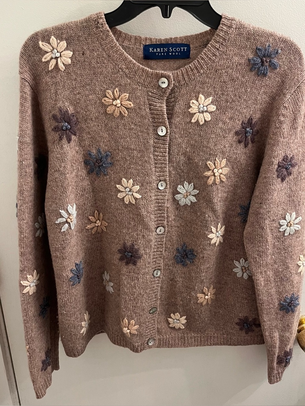 Vintage 100% Wool Floral Cardigan 
Size Medium
